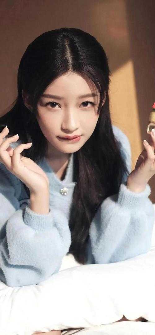 完整阅读娱乐：绝美歌后带娃找上门