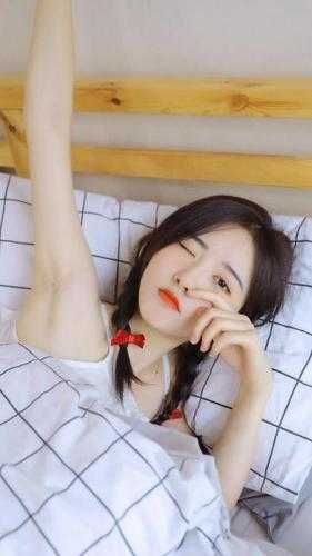 重生囤货十亿，末日来临我养竹马完整阅读
