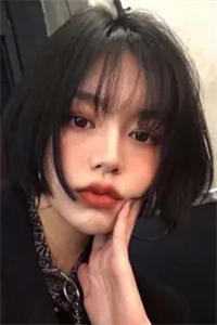 精品推介小白莲她乖巧美丽，行走江湖靠演技