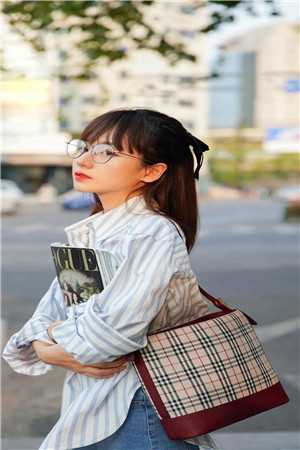 畅读全文版活成前任白月光后，她桃花朵朵开
