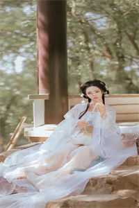 全集小说阅读疯批女配穿越后，捂紧的小马甲被男主们曝光了
