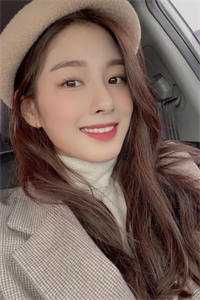 活成前任白月光后，她桃花朵朵开热门作品