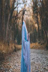 畅读全文版订婚当天，女友被锁在男助理家