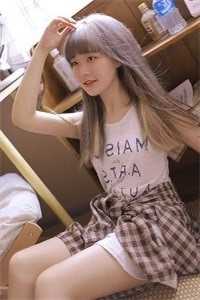 穿越游戏之末世女王萌萌哒