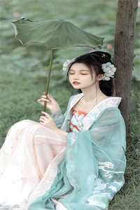 似梦里,泪暗滴