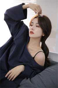 看到妹妹和未婚夫热吻后，我独吞公司成了女霸总