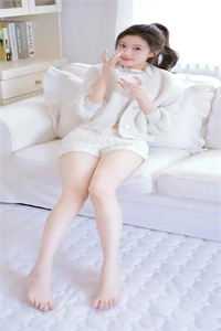 穿越后，王妃非要拿白莲花剧本云劲松小倌
