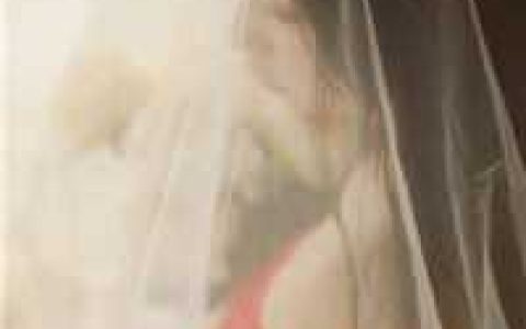 咸鱼放弃翻身后，她被迫掉马甲