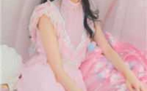 女配抱紧女主大腿