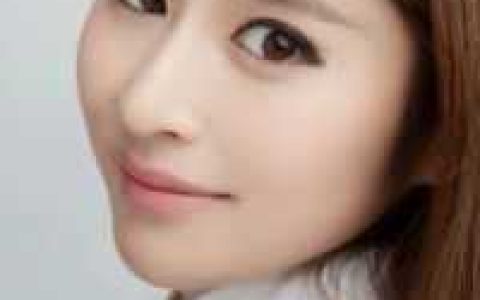 三年后，夫人主动让位给总裁的白月光