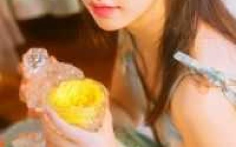 重回身死前，她转身抱紧了死对头大腿