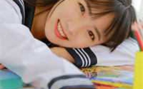 她如飞蛾扑火