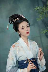 强扭校草苦涩难咽，重生后她放弃了精品