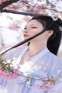 辞职后，捡了一个美女总裁严谡柳青完结文
